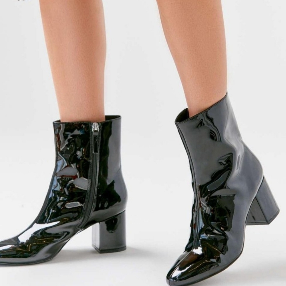 Wimens Urban Outfitters Alana Black Patent Block Heel Boot -  Size US10 EU41